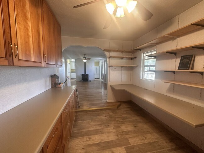 Foto del edificio - 3 bedroom, 1 bathroom Home