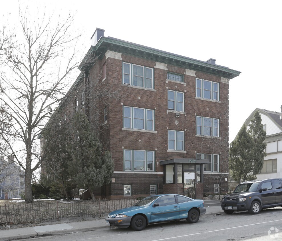 Building Photo - 1921 1st Ave S