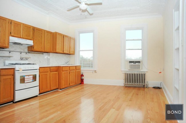 Building Photo - 836 Lorimer St