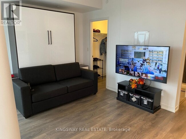 Photo du bâtiment - 2520 Eglinton Ave W