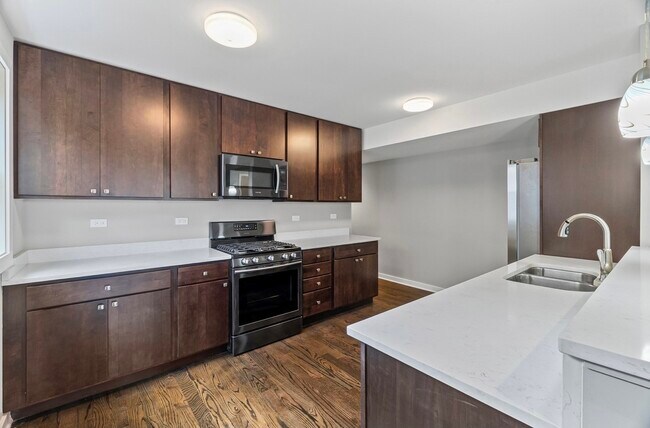 Foto del edificio - 2553 W Summerdale Ave