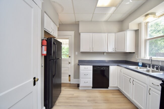 Building Photo - 3048 Taylor Ave