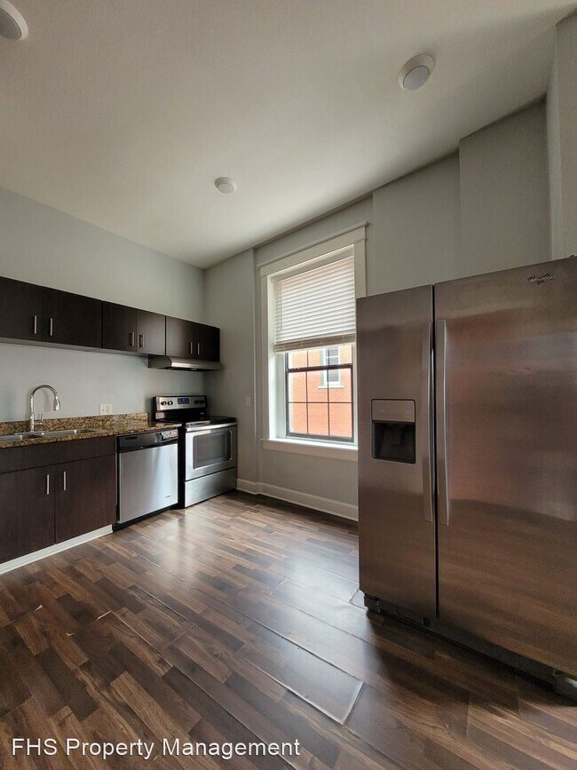 Building Photo - 1 br, 1 bath House - 302 W Commercial Unit...