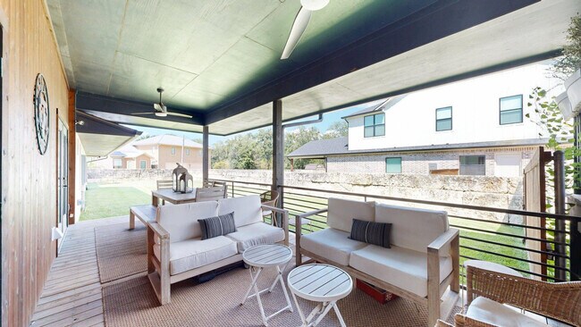Building Photo - 805 Dexter Dr S