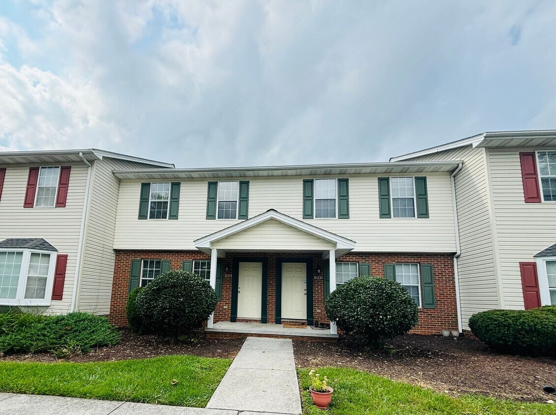Primary Photo - 4 Bedroom 2.5 half Bath Townhouse