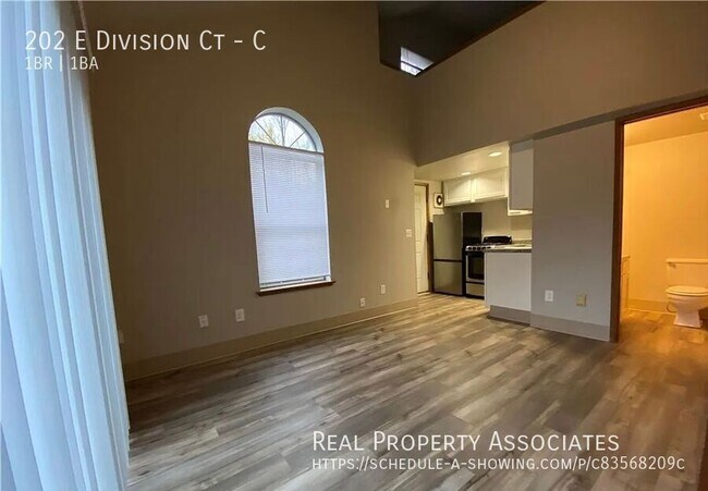 Foto del edificio - 202 E Division Ct