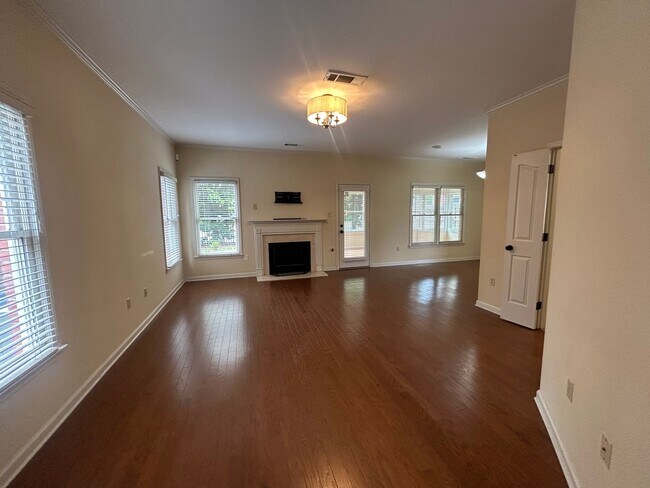Foto del edificio - Gated Community on the Island! Bonus Room!...