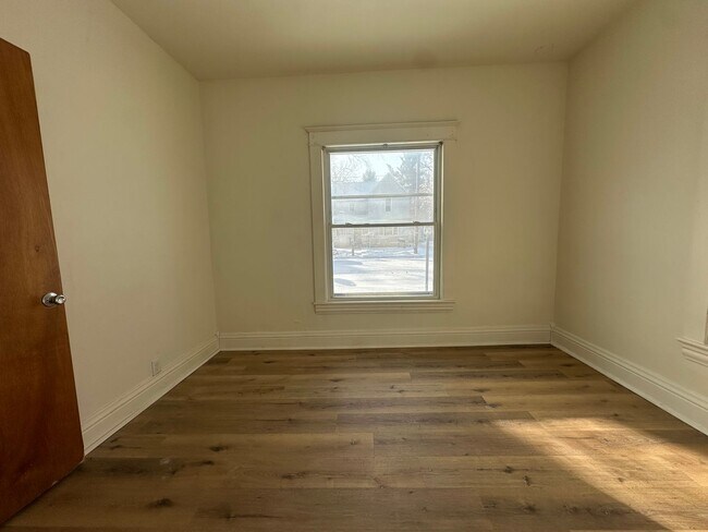 Foto del edificio - Three Bedroom Home in Battle Creek