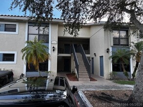 Building Photo - 1515 Lake Crystal Dr