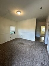 Building Photo - 526 E Main St