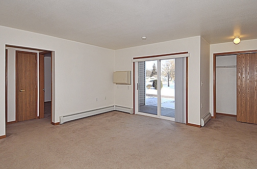 Building Photo - Deluxe 2 Bedroom Apartment