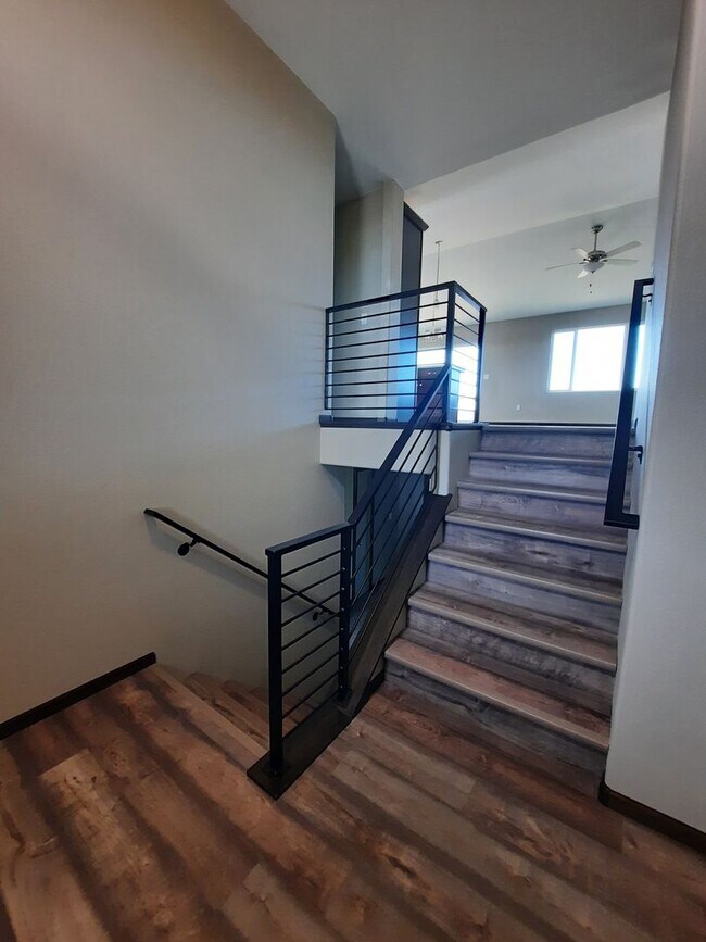 Foto del edificio - 4 BED | 3 BATH | SINGLE-FAMILY | DOUBLE GA...