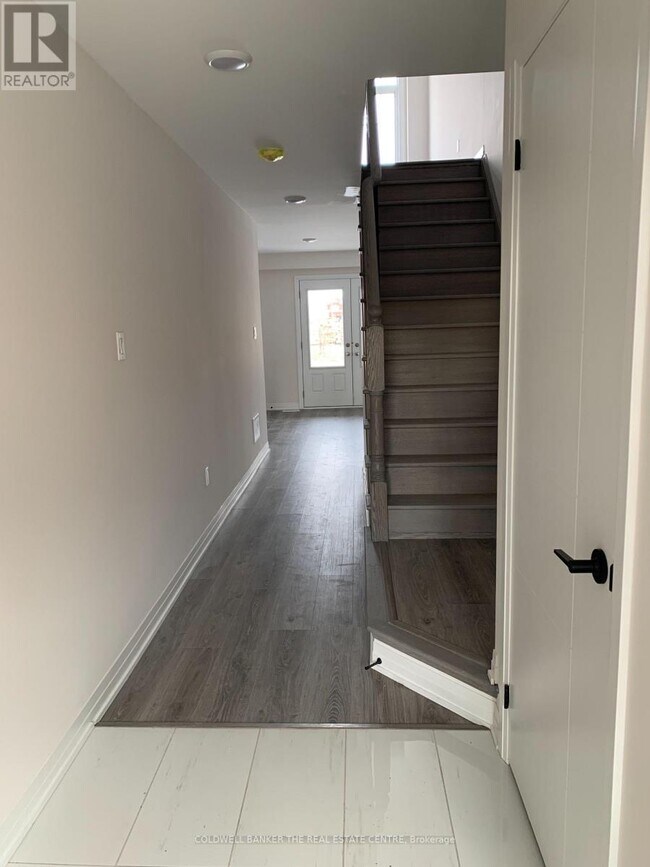 Building Photo - 94 Ambereen Pl