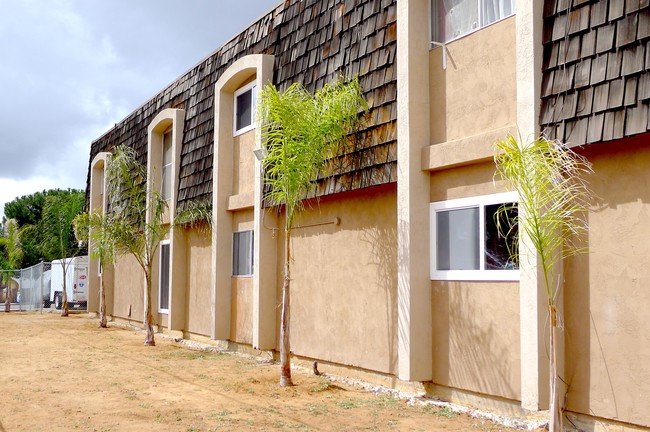 Building Photo - 2605 Highland Ave