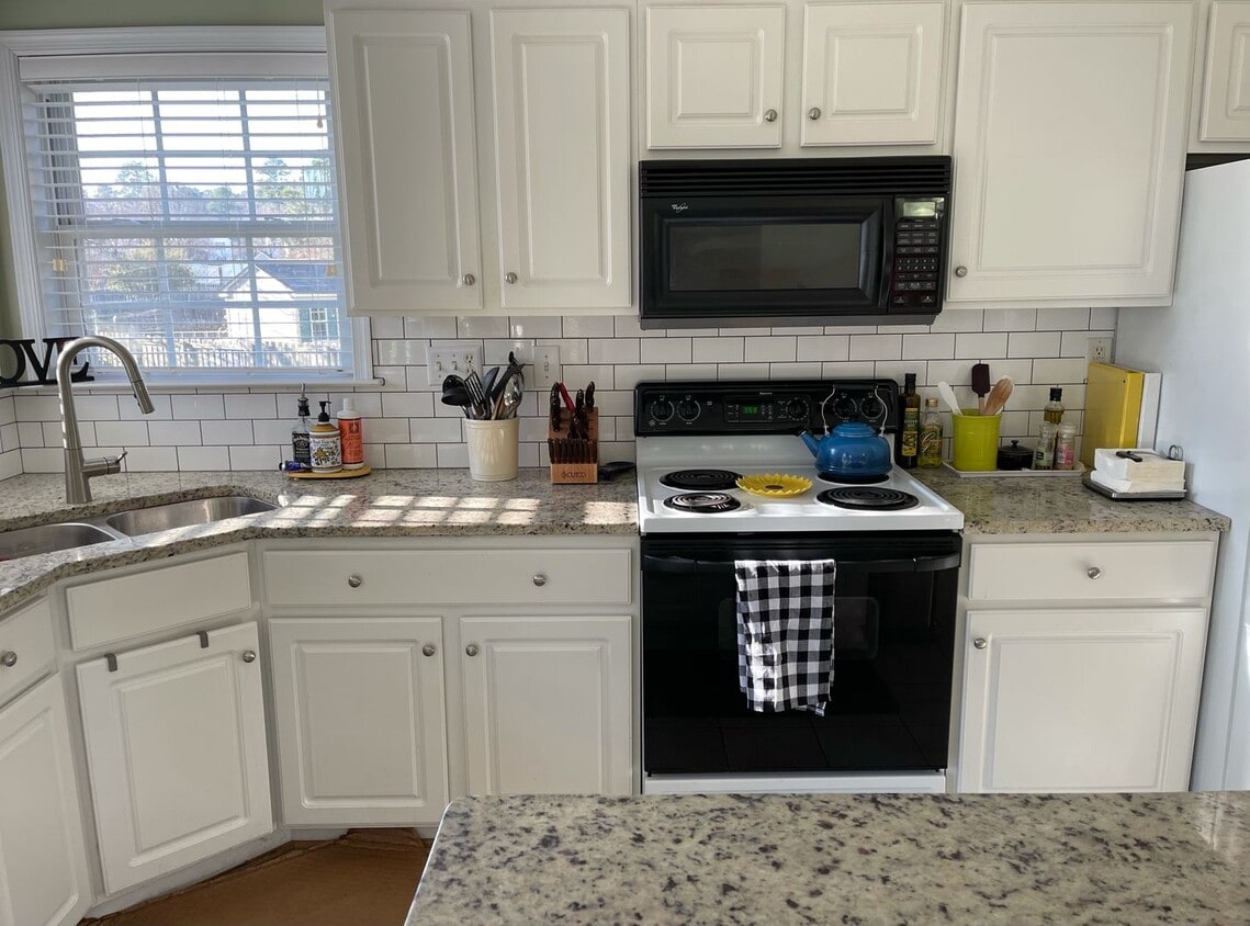 Primary Photo - Spacious 3-Bedroom in Prime Glen Allen Loc...