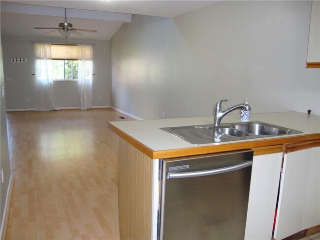 Foto del edificio - 942 Halifax Dr