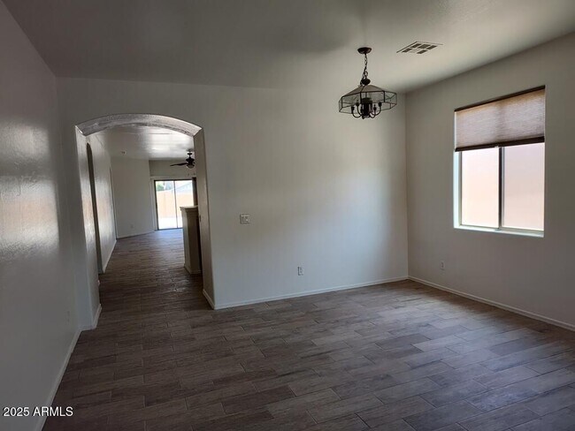 Building Photo - 44224 W Cydnee Dr