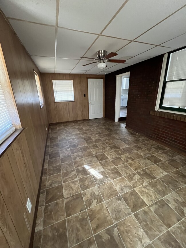 Building Photo - 3017 Kemp Dr