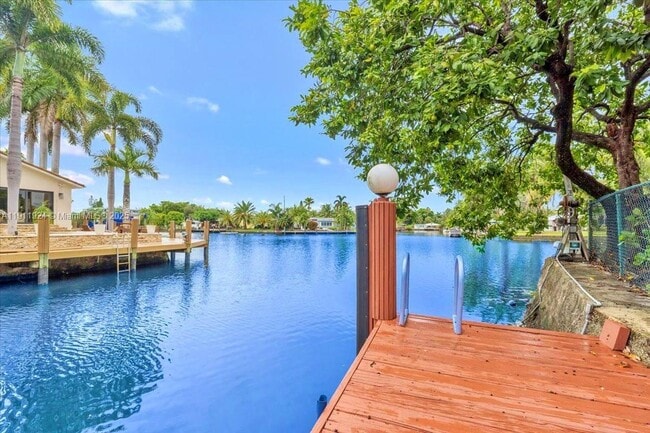 Building Photo - 2650 Scott St