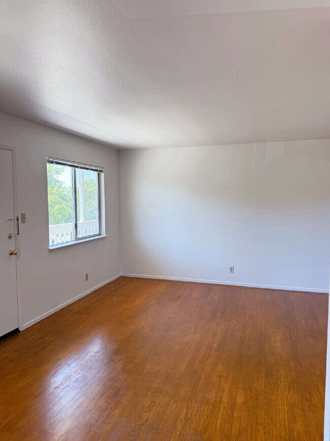 Building Photo - Charming 1BD/1BA Apartment Near Sonoma Plaza - Available Now.