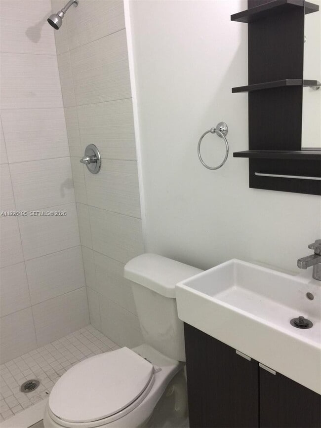 Foto del edificio - 2465 NE 183rd St