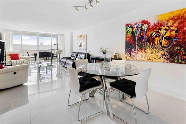 Foto del edificio - 1717 N Bayshore Dr