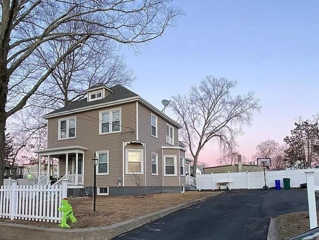 Primary Photo - 22 Lafayette St