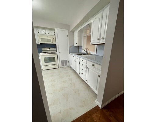 Building Photo - 407 Windsor Dr N