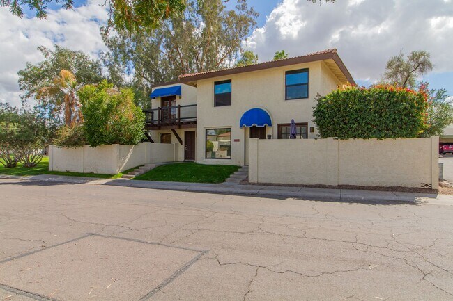 Foto del edificio - EXCELLENT 2BED, 1.5BATH TOWNHOUSE LOCATED NEAR 48TH ST & GUADALUPE