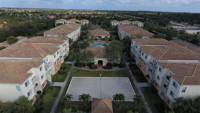 Building Photo - 9849 Baywinds Blvd
