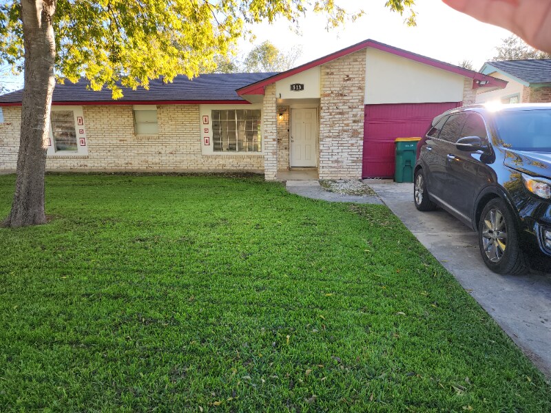 Foto principal - 513 Willow Dr