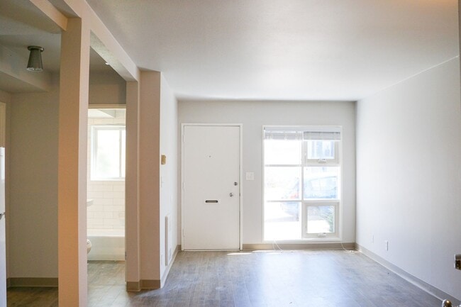 Building Photo - Great Mid-Century 1-Bdr w Dishwasher, Community Lawns + Pets OK!