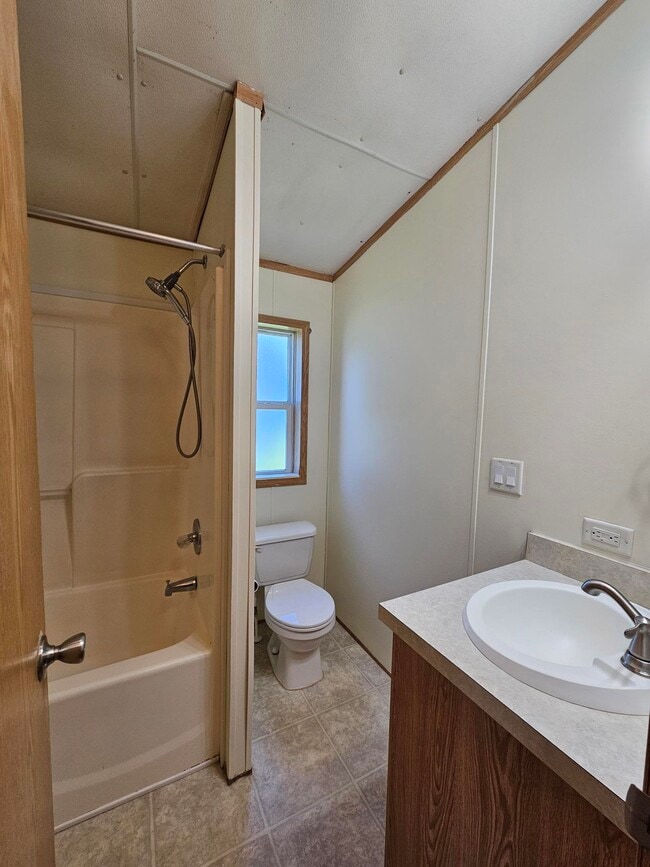 Building Photo - 27 Woodside Ln