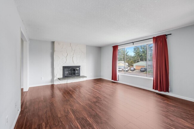 Building Photo - Beautiful 4 bed, 3 bath rental home in North Central Gresham!