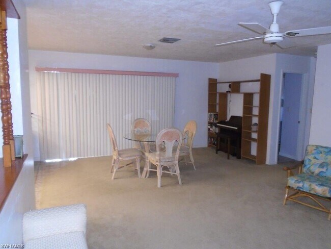 Building Photo - 2505 Lakeview Dr