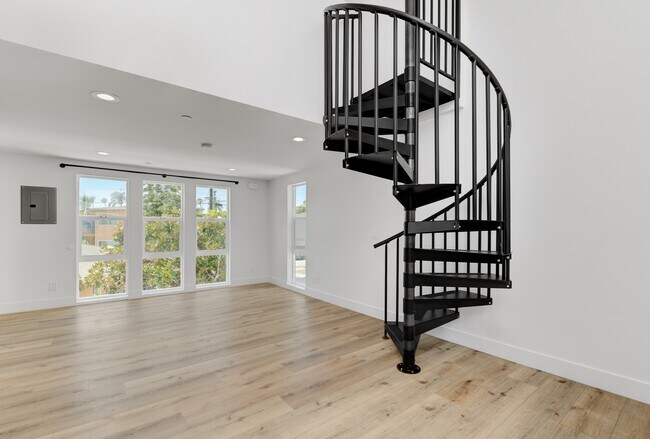 Foto del edificio - 3010 Suncrest Dr