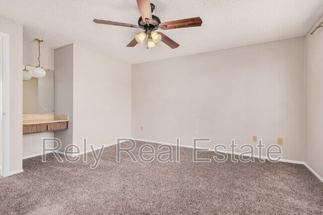Building Photo - 5505 W Sunnyslope Ln