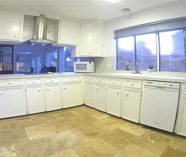 Foto del edificio - 15625 Elwood Dr
