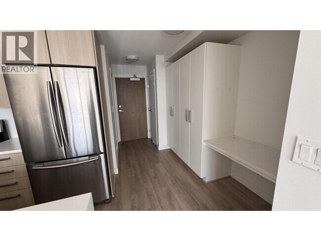 Photo du bâtiment - 8288 Granville Ave