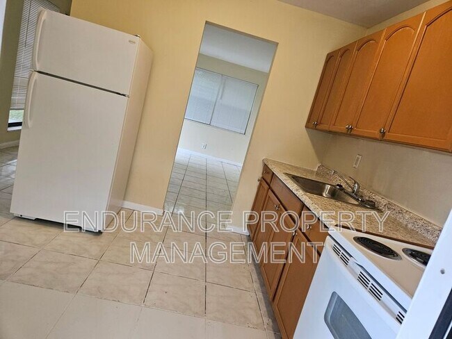 Foto del edificio - 1321 W 25th St