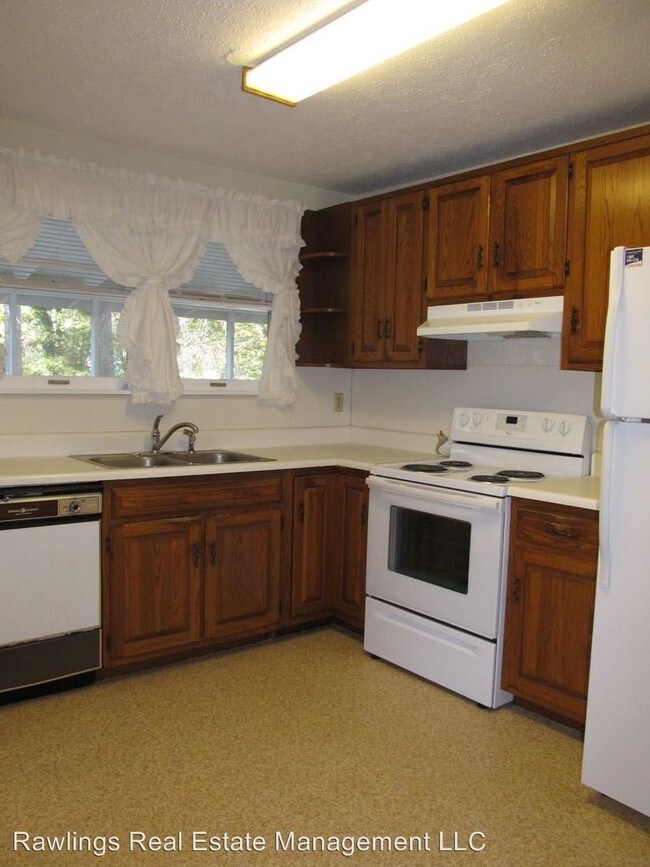 Building Photo - 2 br, 1 bath House - 613 Brush Creek Road