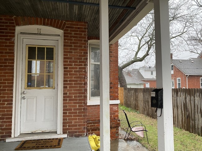 Building Photo - 11 W 14th St