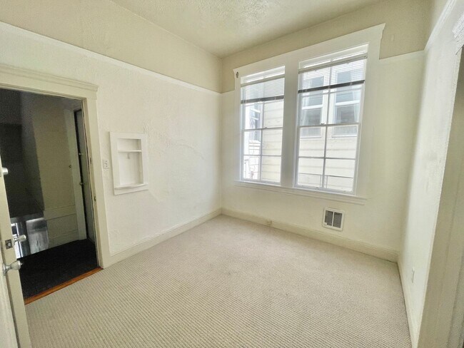 Foto del edificio - 585 Birch St