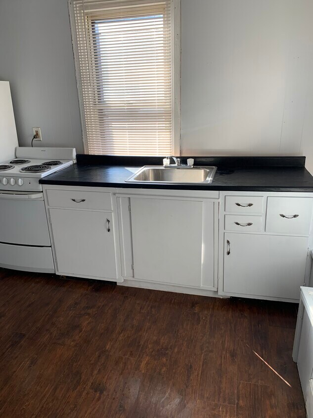 Kitchen - 4106 Post Rd