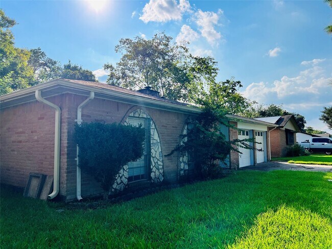 Foto del edificio - 17014 Forest Bend Ave