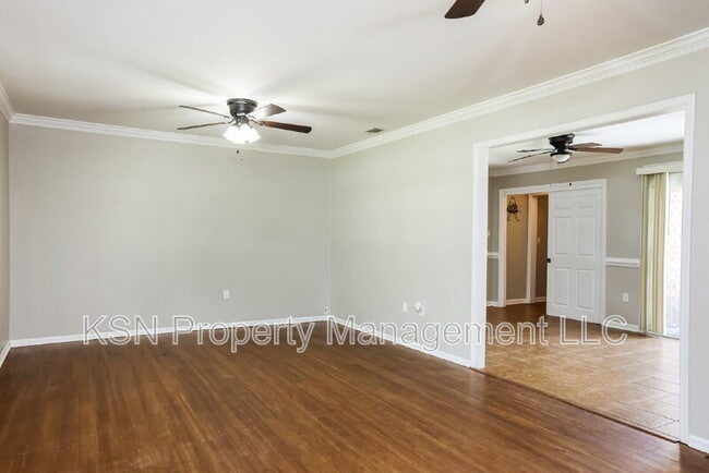Foto del edificio - 503 W Tietgen St