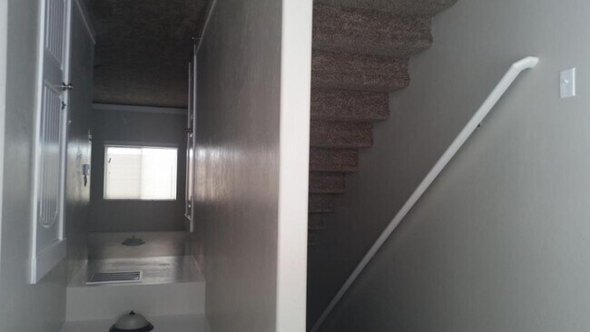 Foto del edificio - 660 Ruby Cir