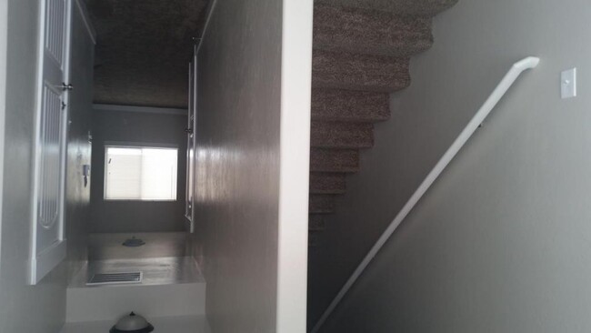 Foto del edificio - 660 Ruby Circle B1