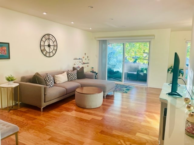 Building Photo - 702 Park Ave
