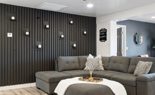 Foto del edificio - 3330 E Cypress St